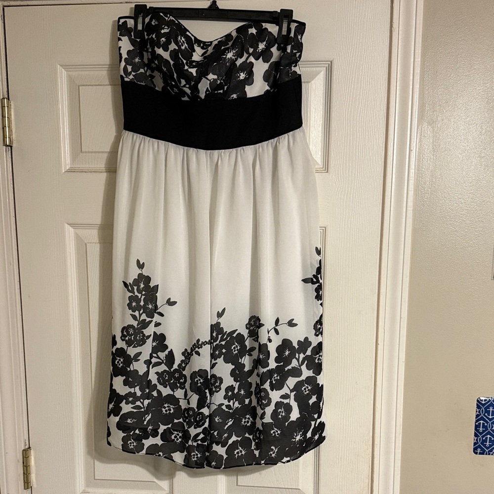 White House Black Market Monochrome Floral Dress
